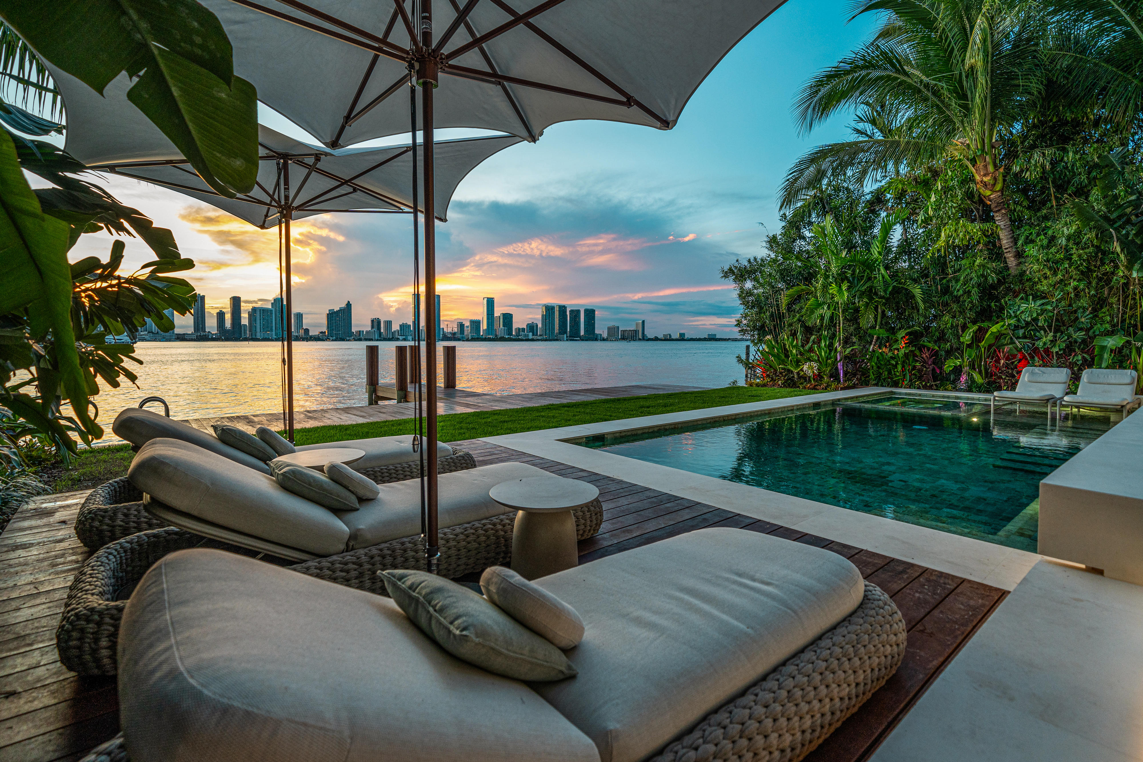 How Professional Photography Increases Airbnb Revenue in Miami